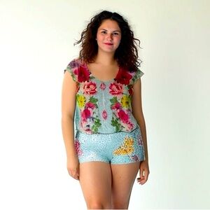 Persaya Green Relaxed Blouse with Artistic Cut-Out Size Large